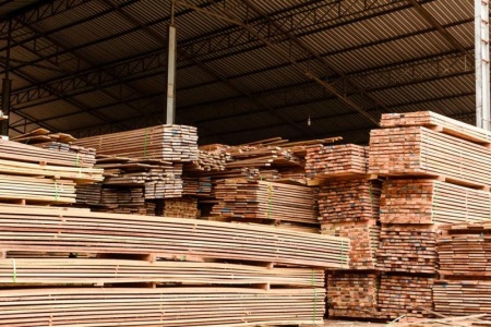 Comment s'organise la distribution du bois entre scierie et menuisier au Havre ?